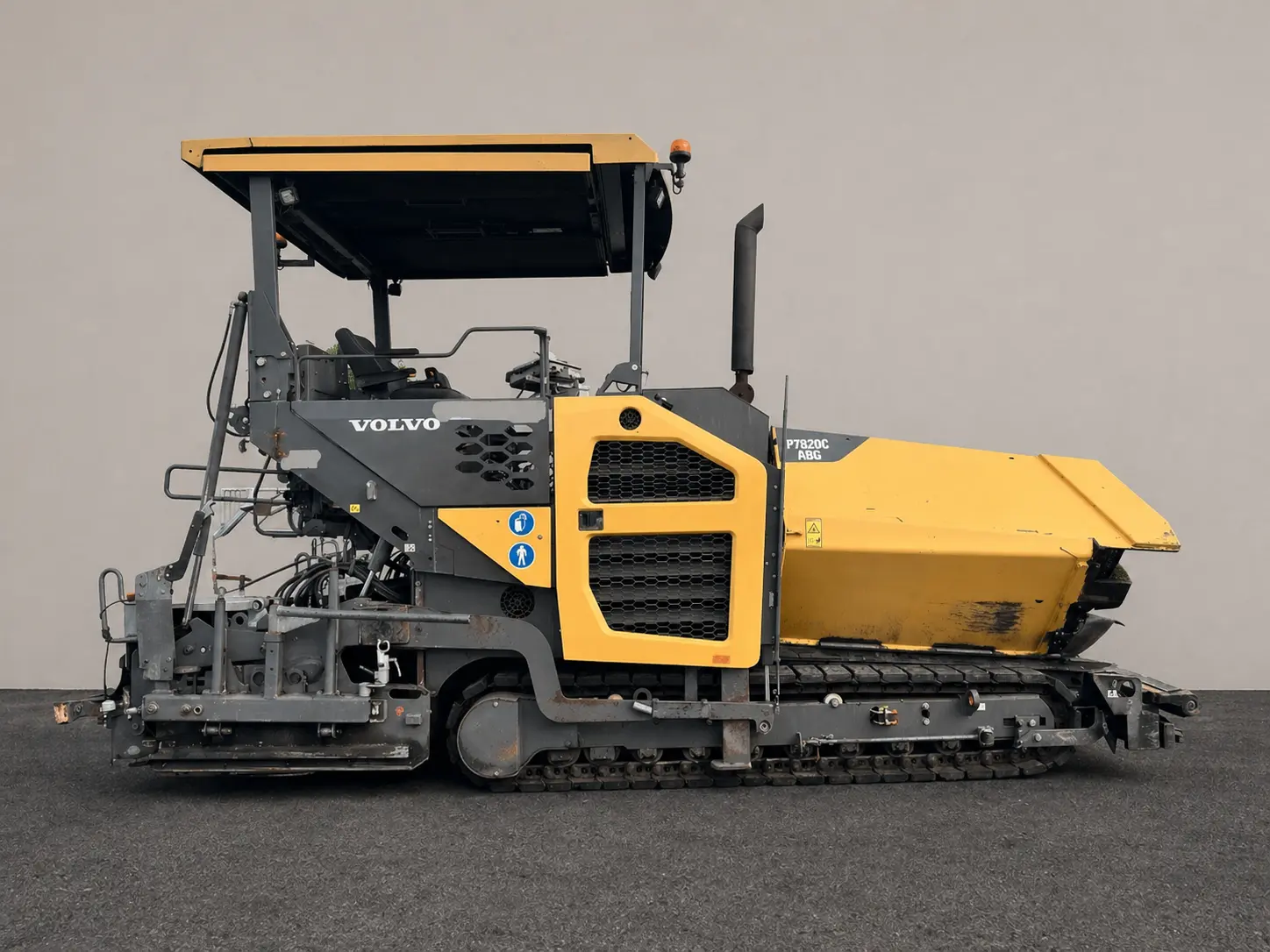 Used Volvo ABG P 7820 C tracked asphalt paver opposite side view