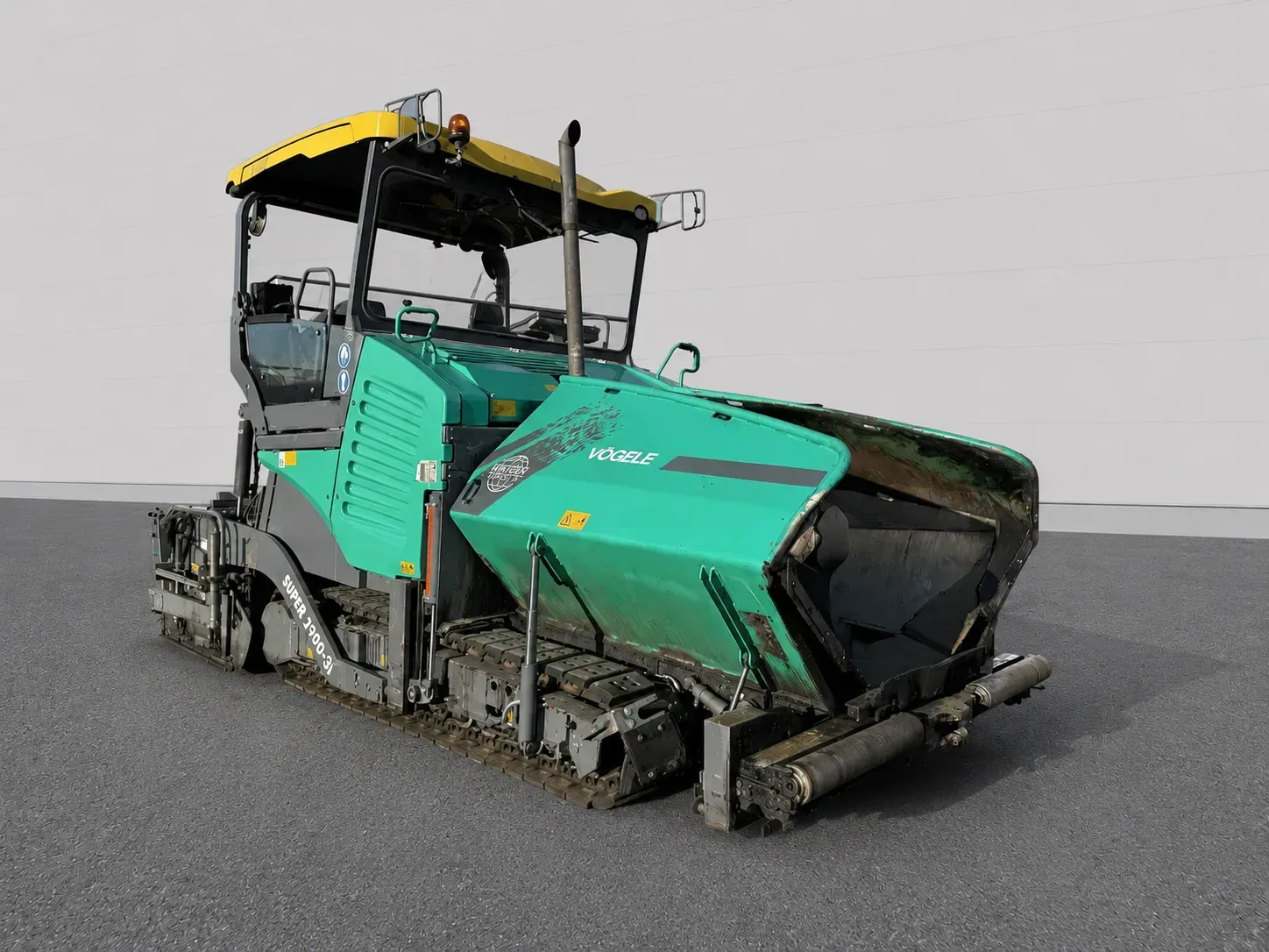 Voegele Super 2100-3i Used Tracked Paver 2016 Voegele Super 2100-3i used tracked paver with AB 500-3 TV screed