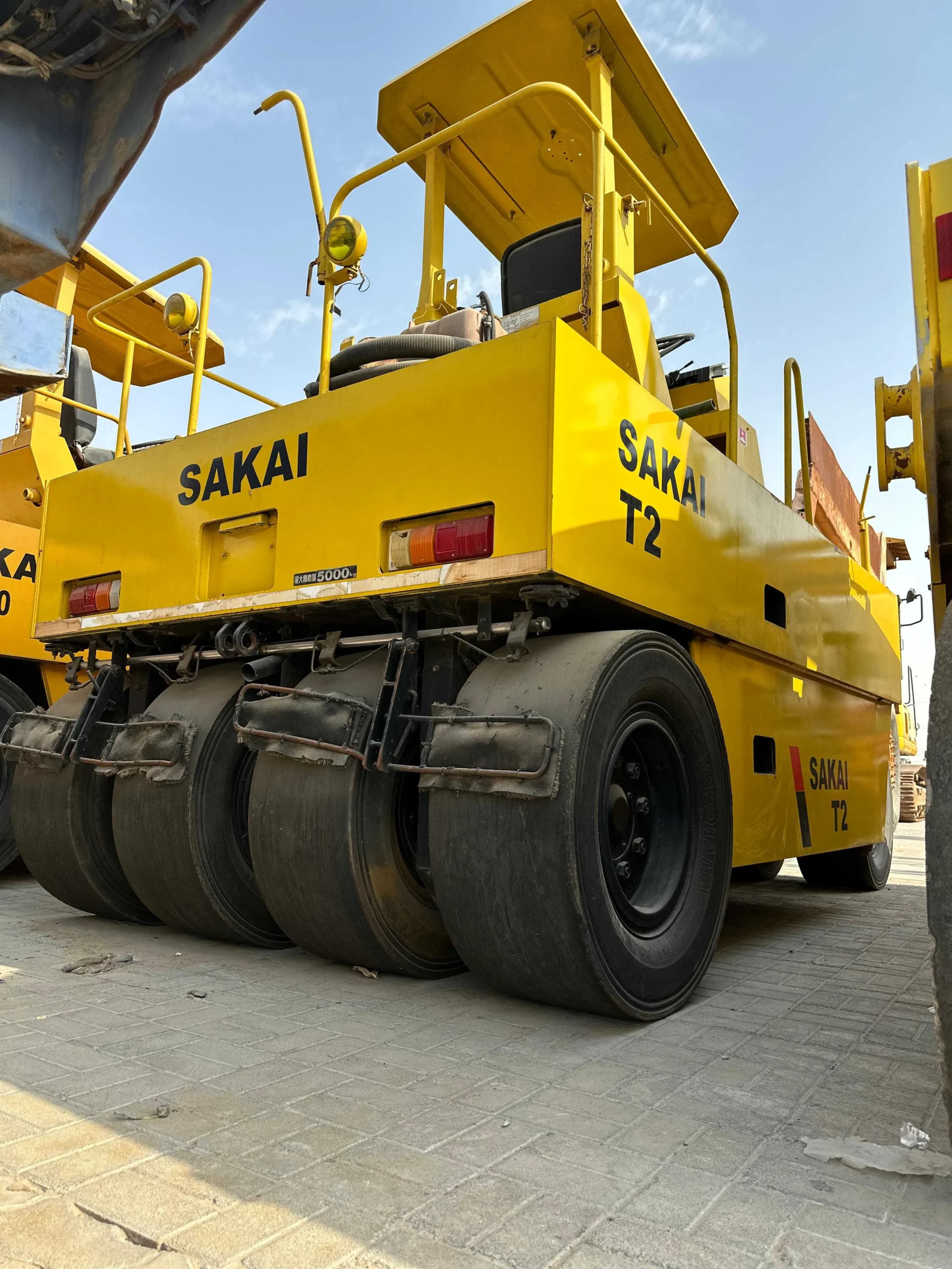 Sakai T2 Compactor 2004 Ref H-2055 Sakai T2 compactor 2004 ref H-2055 with 12000 working hours and 11040 kg operating weight