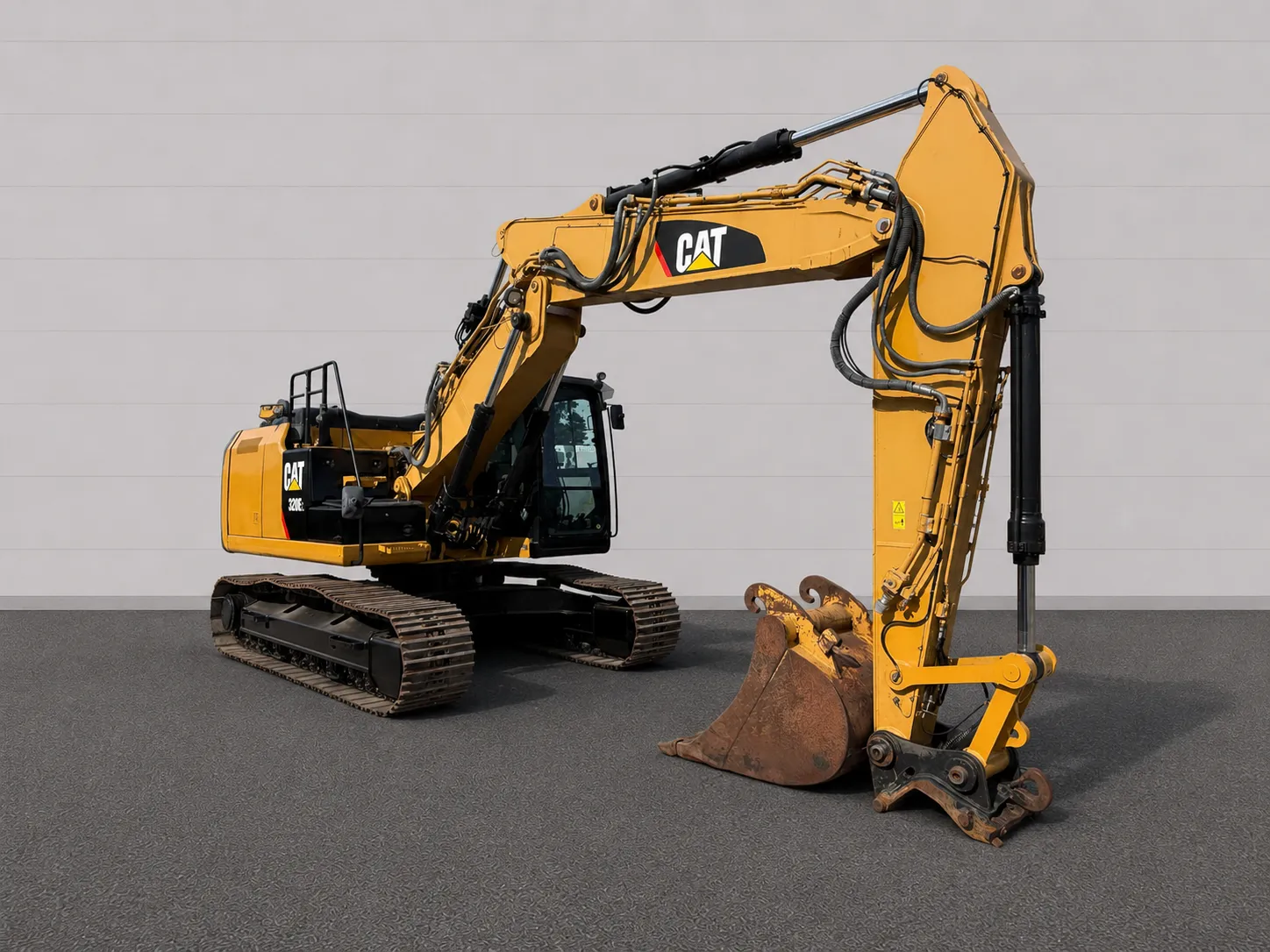 Caterpillar 320 EL Excavator - front view Caterpillar 320 EL Excavator front view